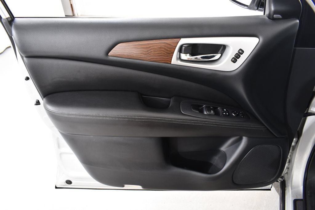 Used 2019 Nissan Pathfinder Platinum AWD/4WD image 27