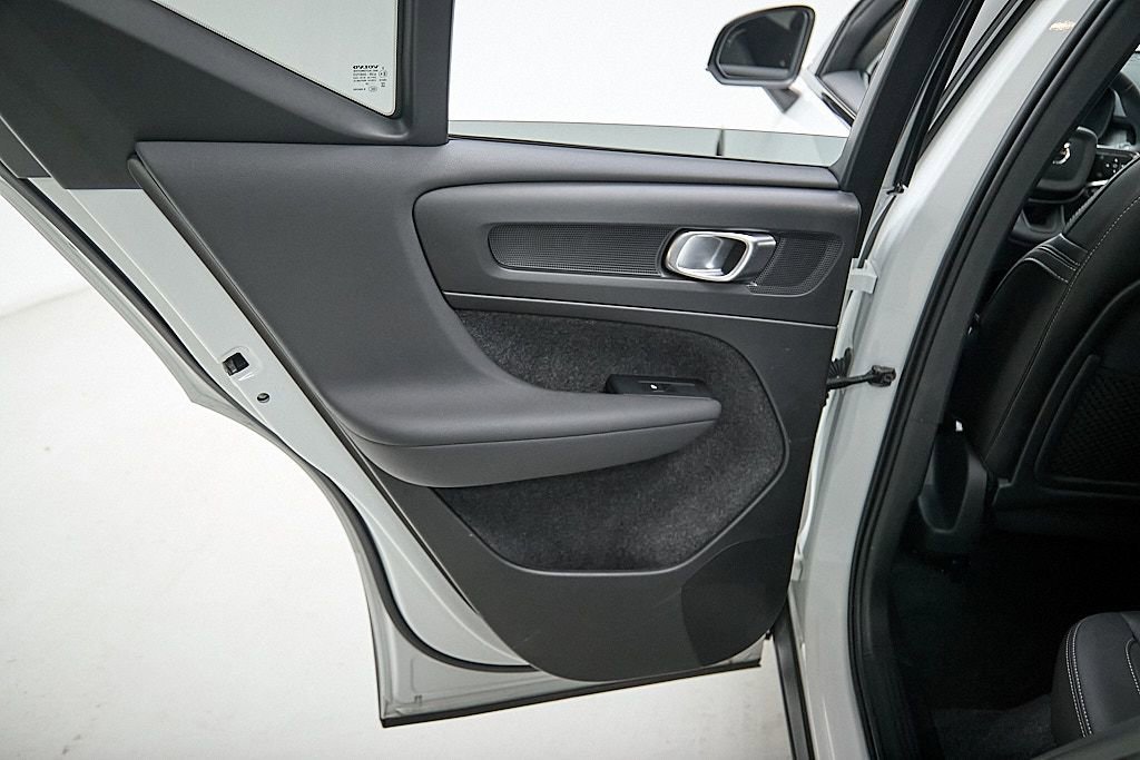 New 2026 Volvo XC40 B5 Core image 18