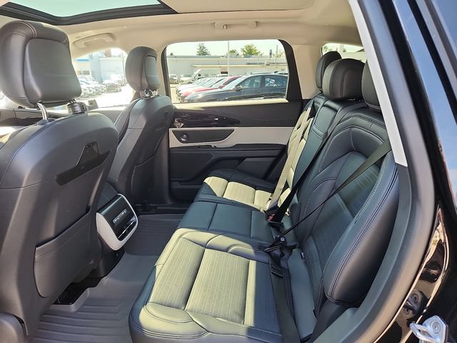 Used 2024 Lincoln Nautilus Reserve w/ Equipment Group 202A AWD/4WD image 10