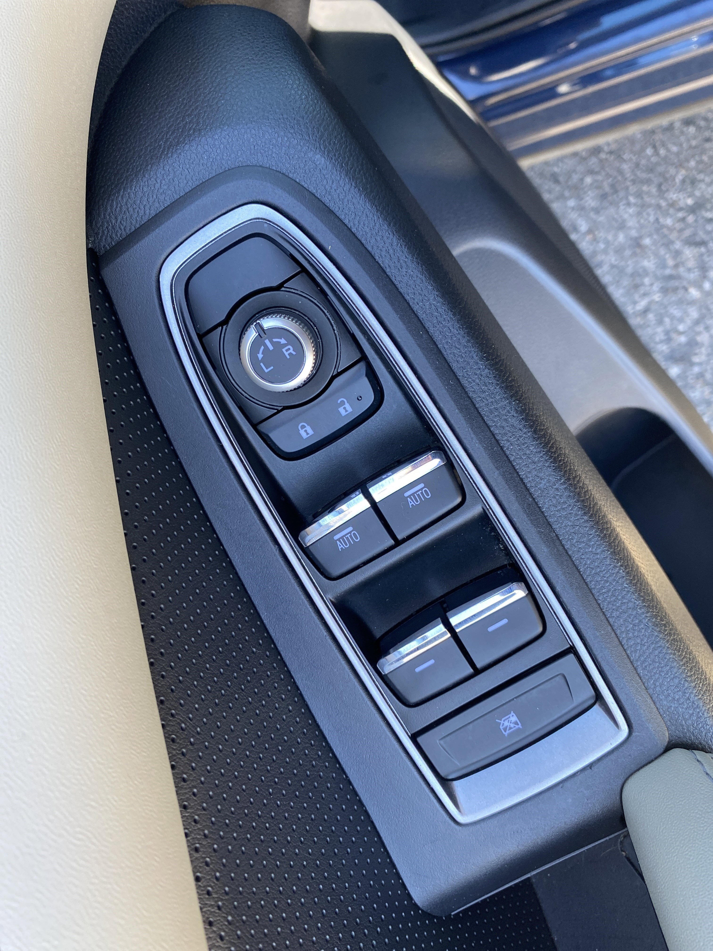 Used 2023 Subaru Ascent Limited image 18