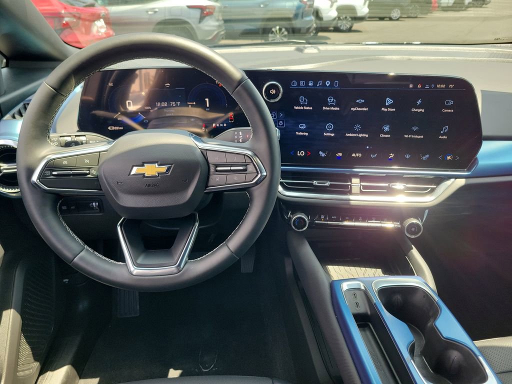 Used 2026 Chevrolet Equinox EV LT FWD image 4