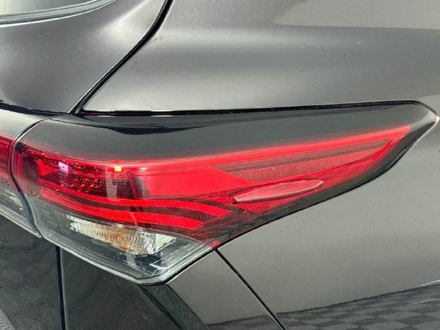 Used 2022 Toyota Highlander Limited FWD image 31