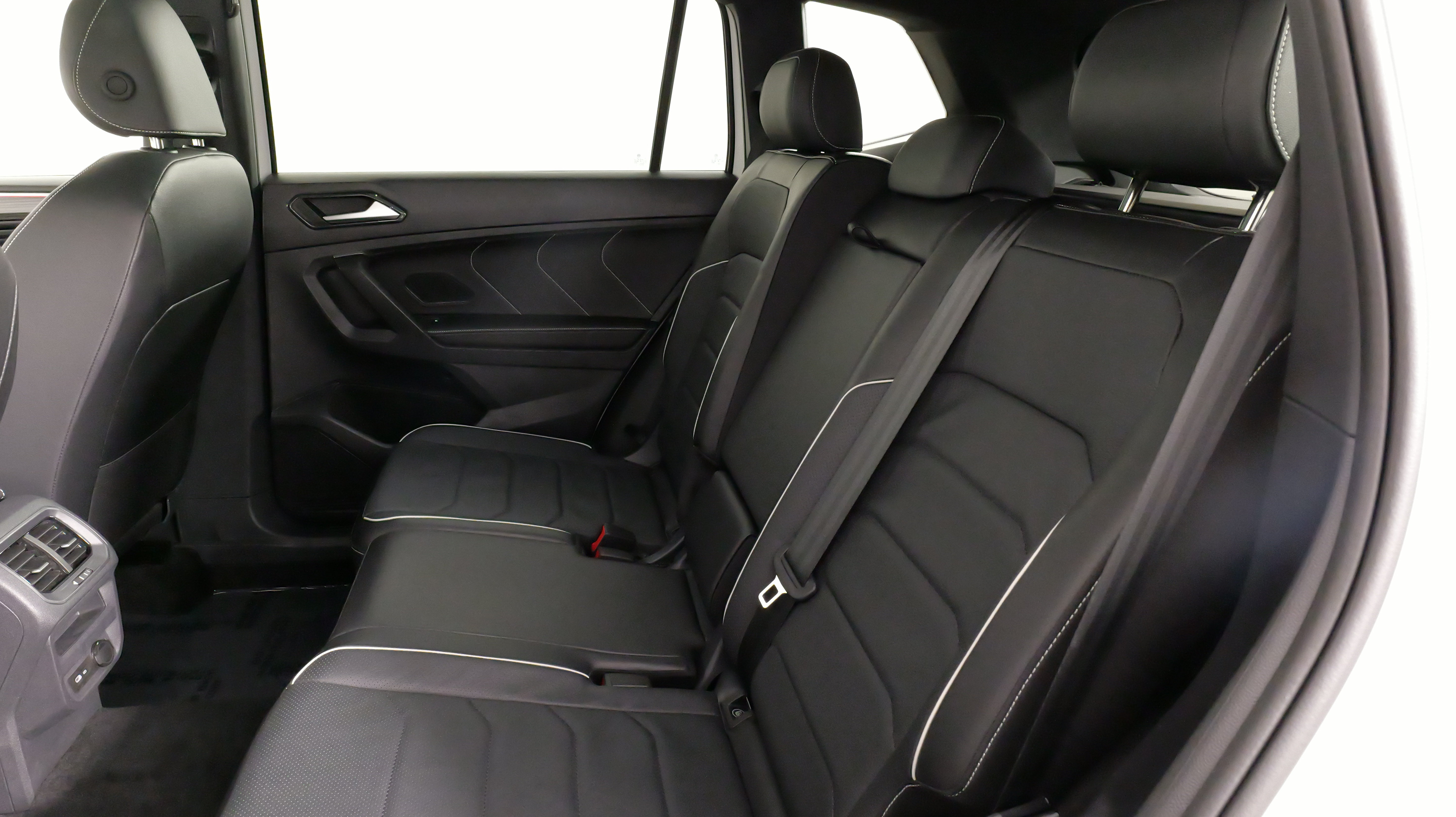 Used 2024 Volkswagen Tiguan SEL R-Line AWD/4WD image 40