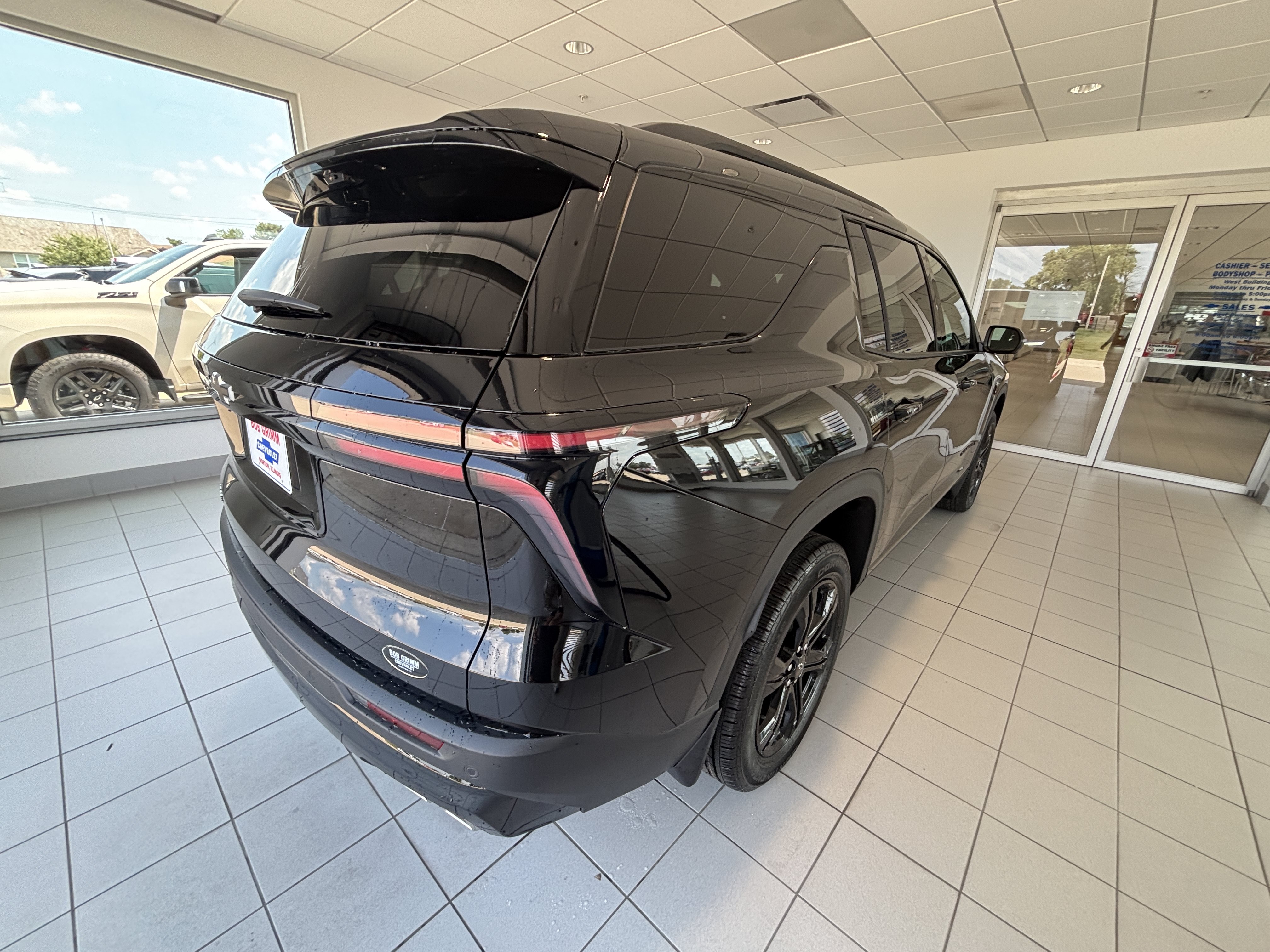 New 2027 Chevrolet Traverse LT w/ Midnight/Sport Edition FWD image 7