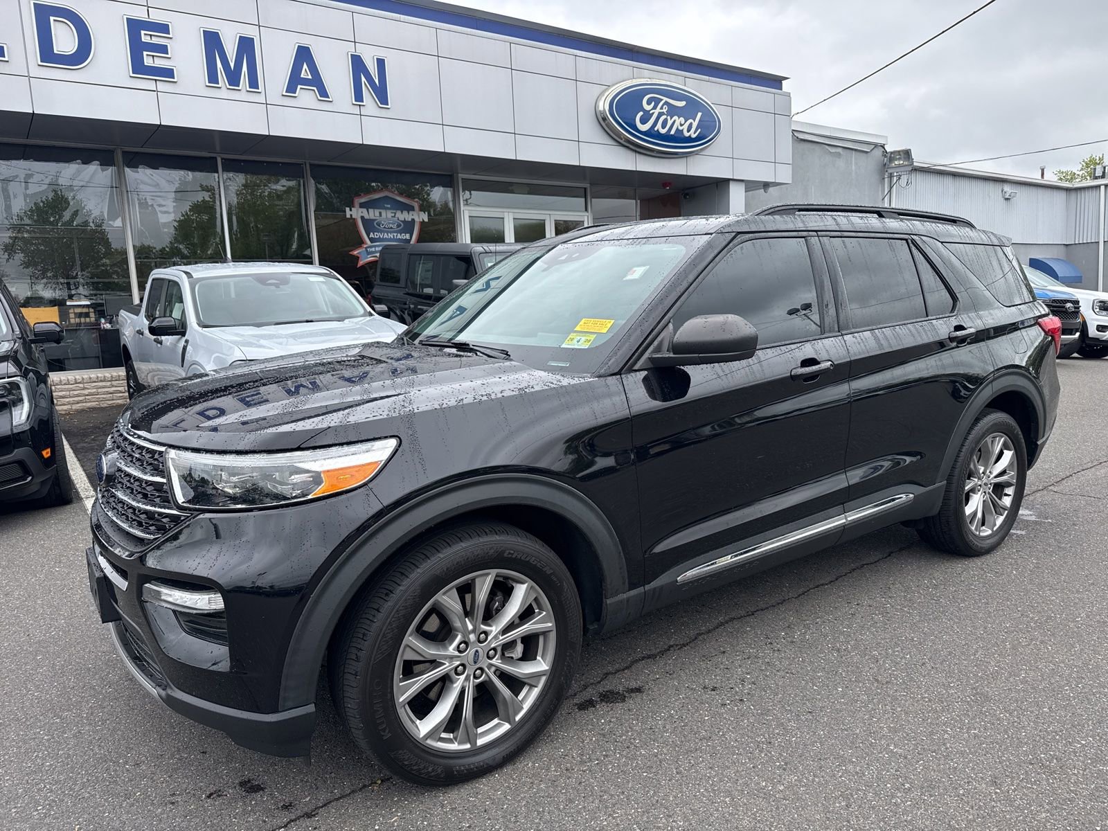 Used 2021 Ford Explorer XLT w/ Equipment Group 202A AWD/4WD image 1