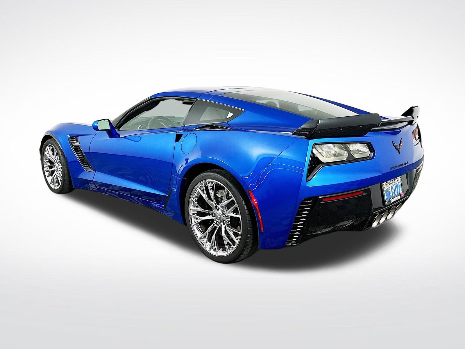 Used 2015 Chevrolet Corvette Z06 w/ 3LZ Preferred Equipment Group RWD image 6