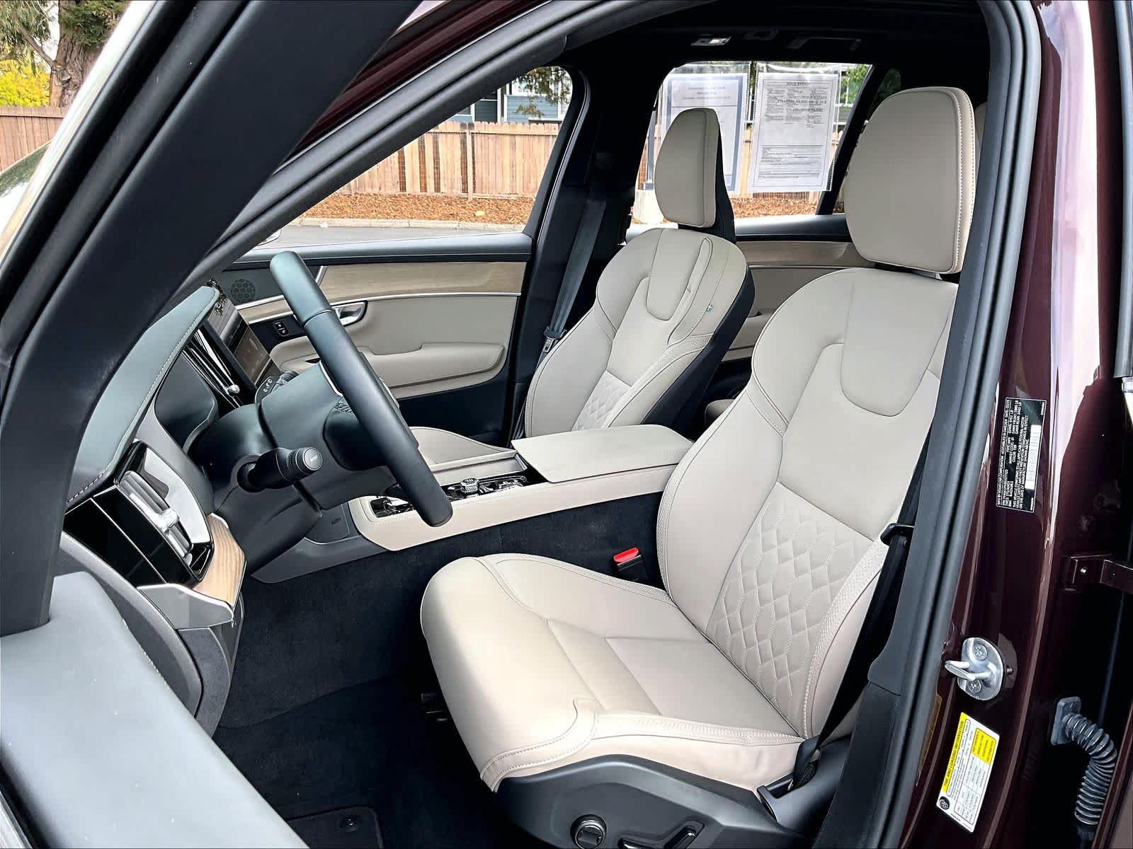 Used 2025 Volvo XC90 B5 Core w/ Protection Package Premier AWD/4WD image 27
