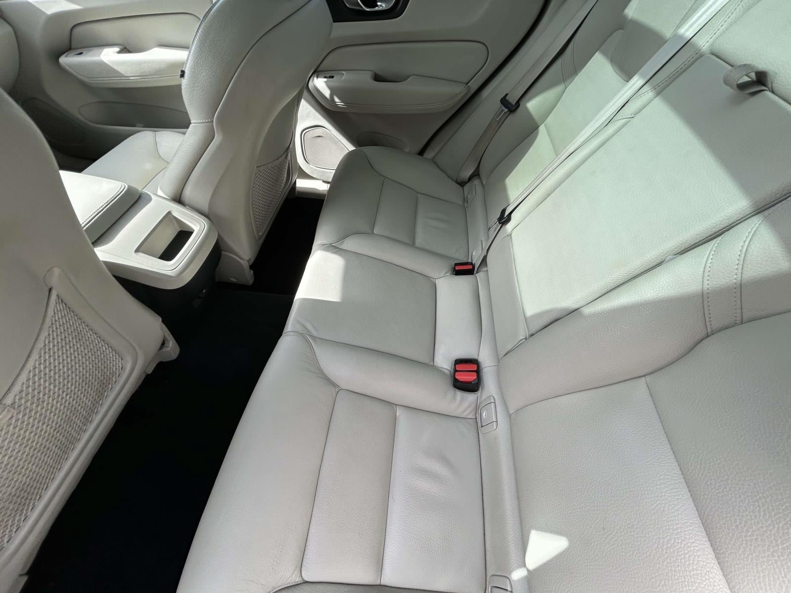 Certified 2023 Volvo XC60 B5 Core AWD/4WD image 11