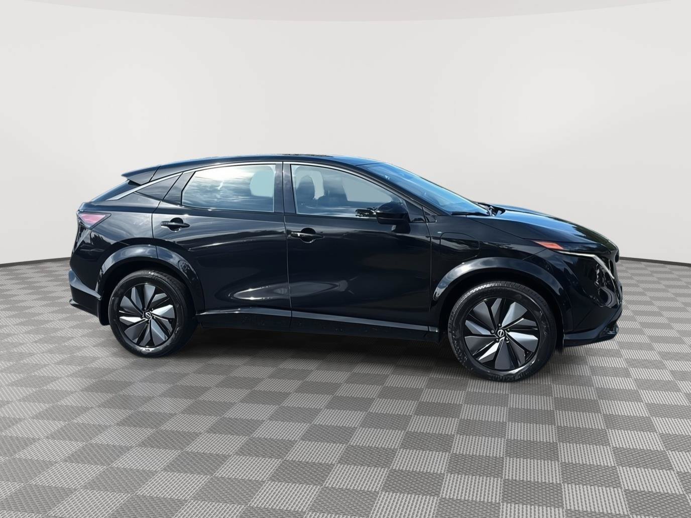 Used 2024 Nissan Ariya AWD image 4