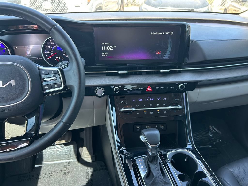 Used 2023 Kia Carnival EX FWD image 16