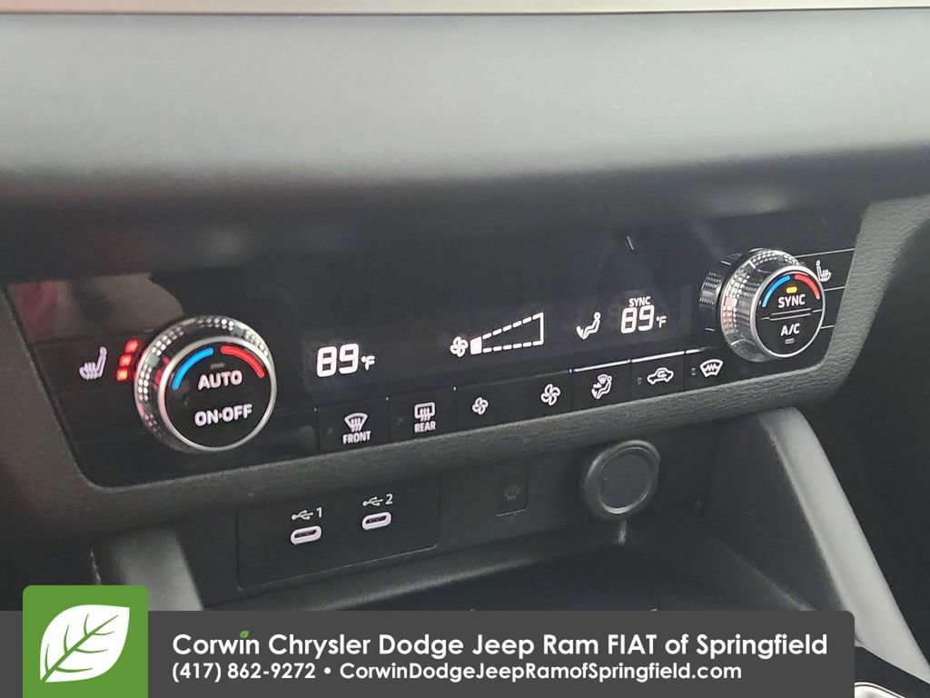 Used 2025 Mitsubishi Outlander SE image 26