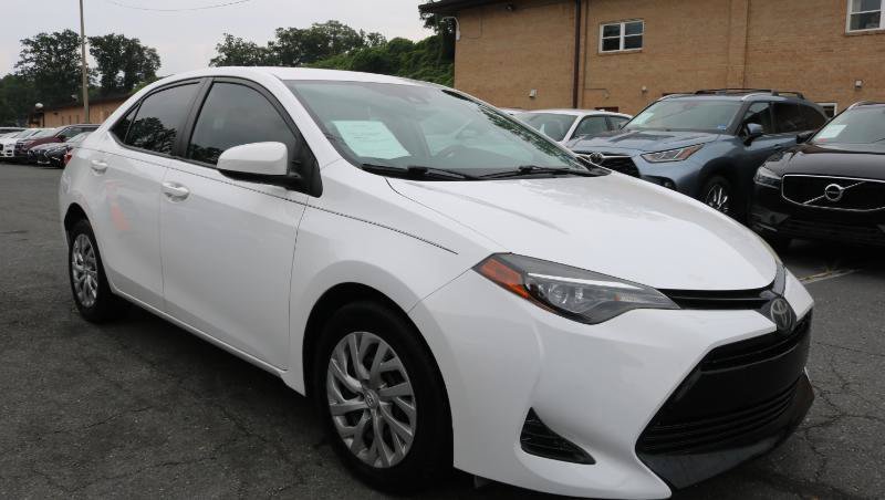 Used 2017 Toyota Corolla LE FWD image 3