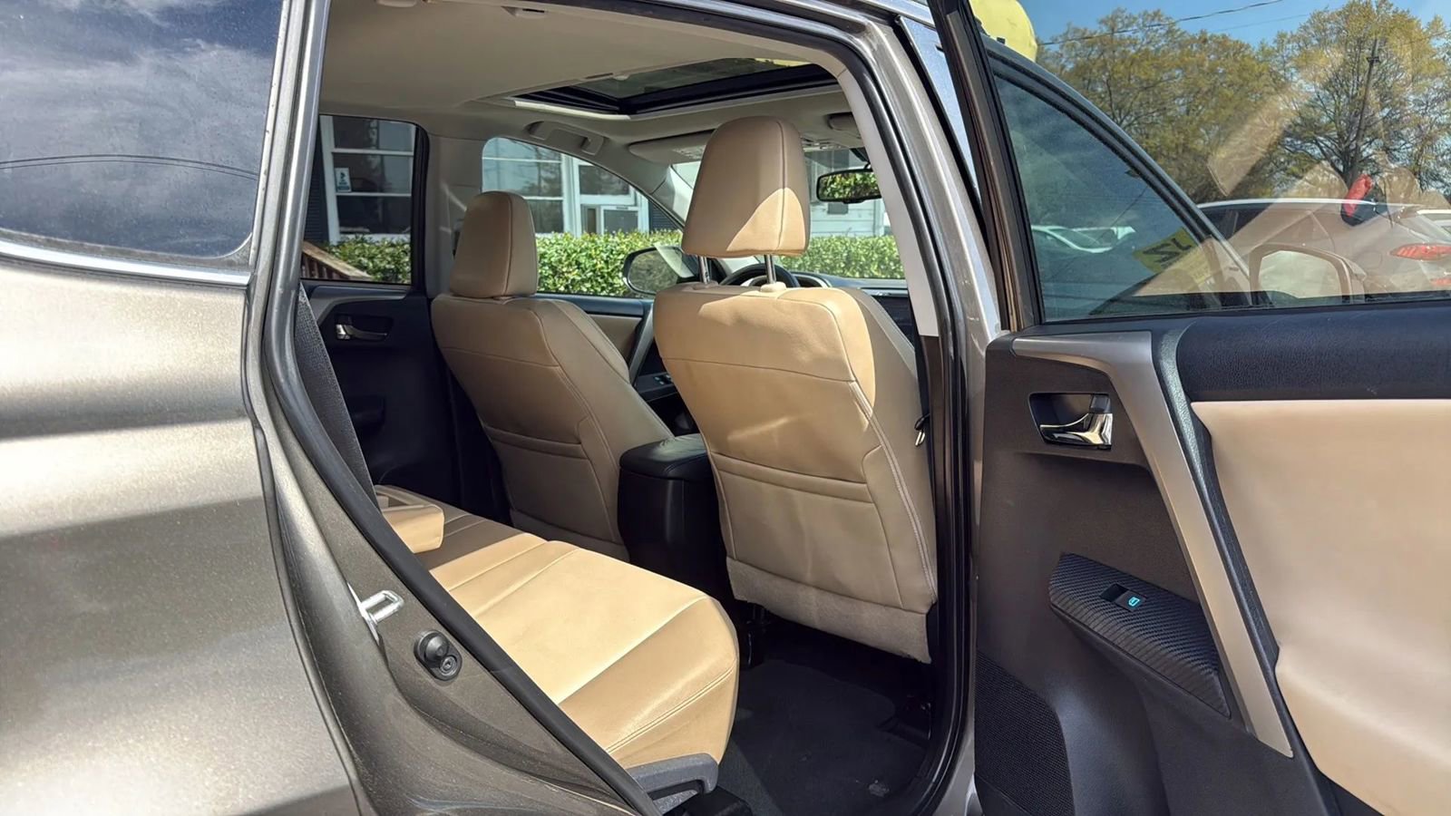 Used 2015 Toyota RAV4 Limited AWD/4WD image 8