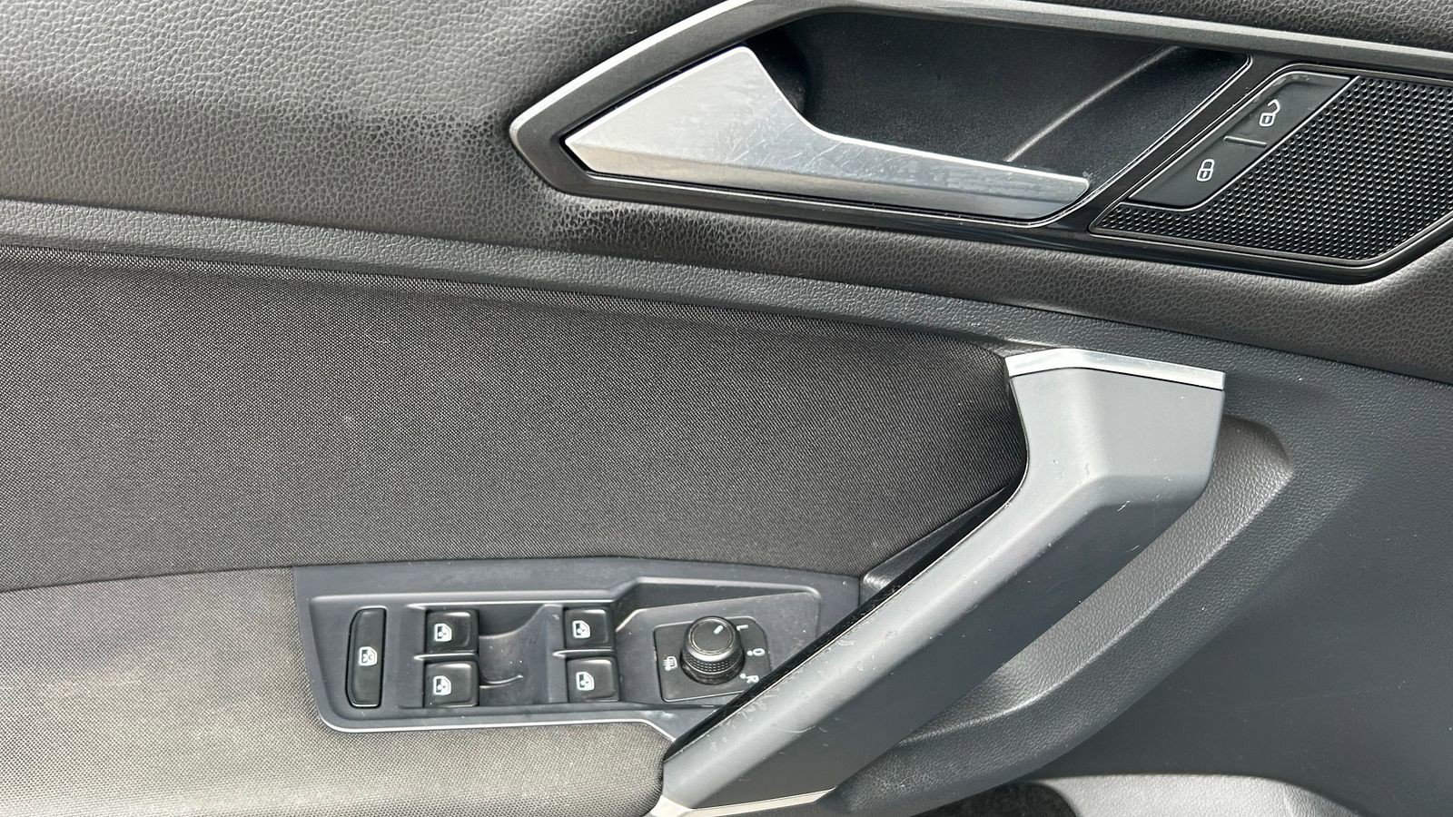 Used 2018 Volkswagen Tiguan S image 9