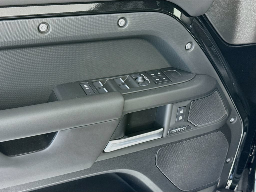New 2026 Land Rover Defender 110 X-Dynamic SE AWD/4WD image 23