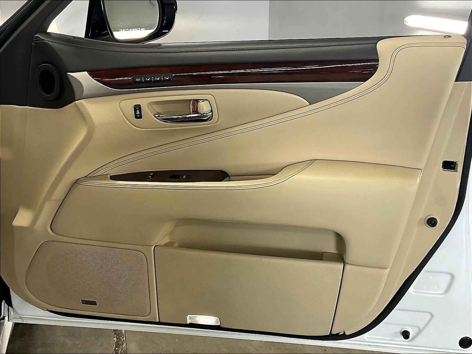 Used 2014 Lexus LS 460 w/ Comfort Package image 25