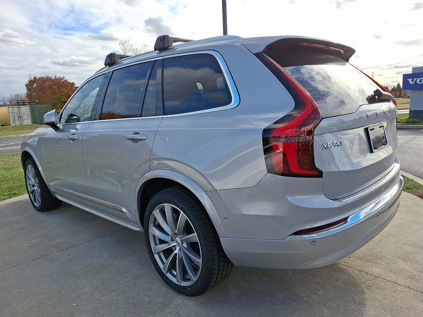 Used 2025 Volvo XC90 B5 Plus image 3