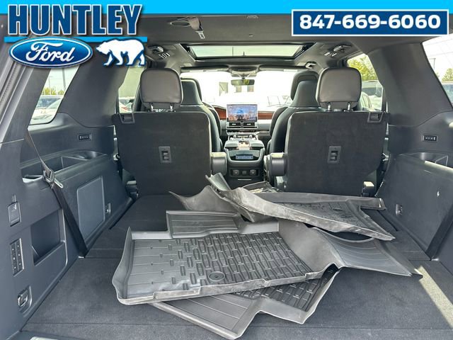 Used 2022 Lincoln Navigator Reserve AWD/4WD image 12