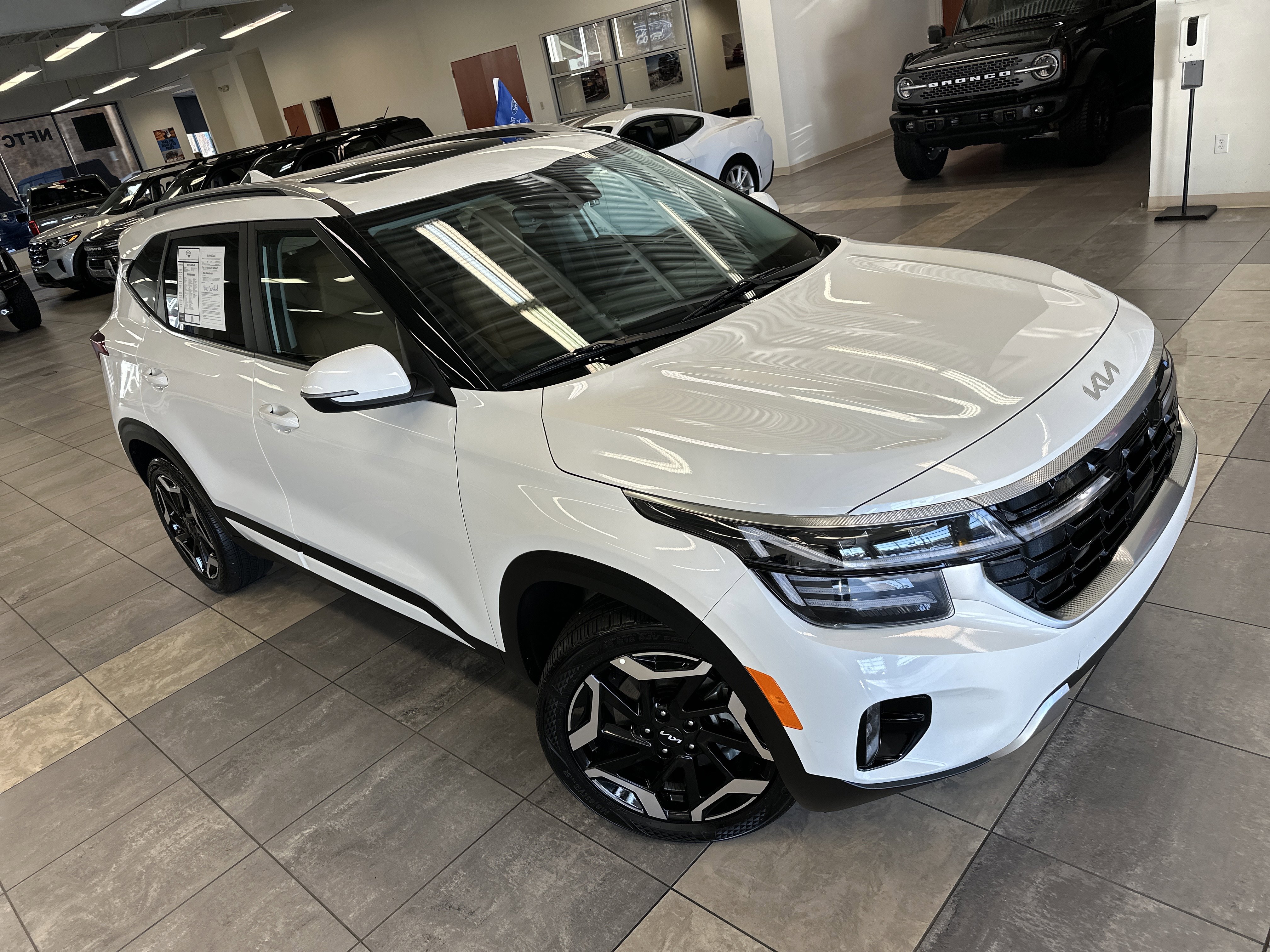 Used 2024 Kia Seltos SX w/ SX Sunroof Package image 12