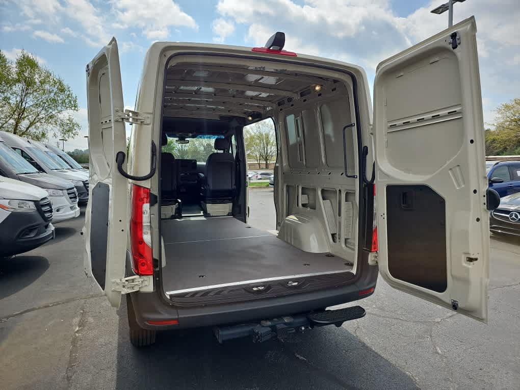 Used 2025 Mercedes-Benz Sprinter 2500 image 9