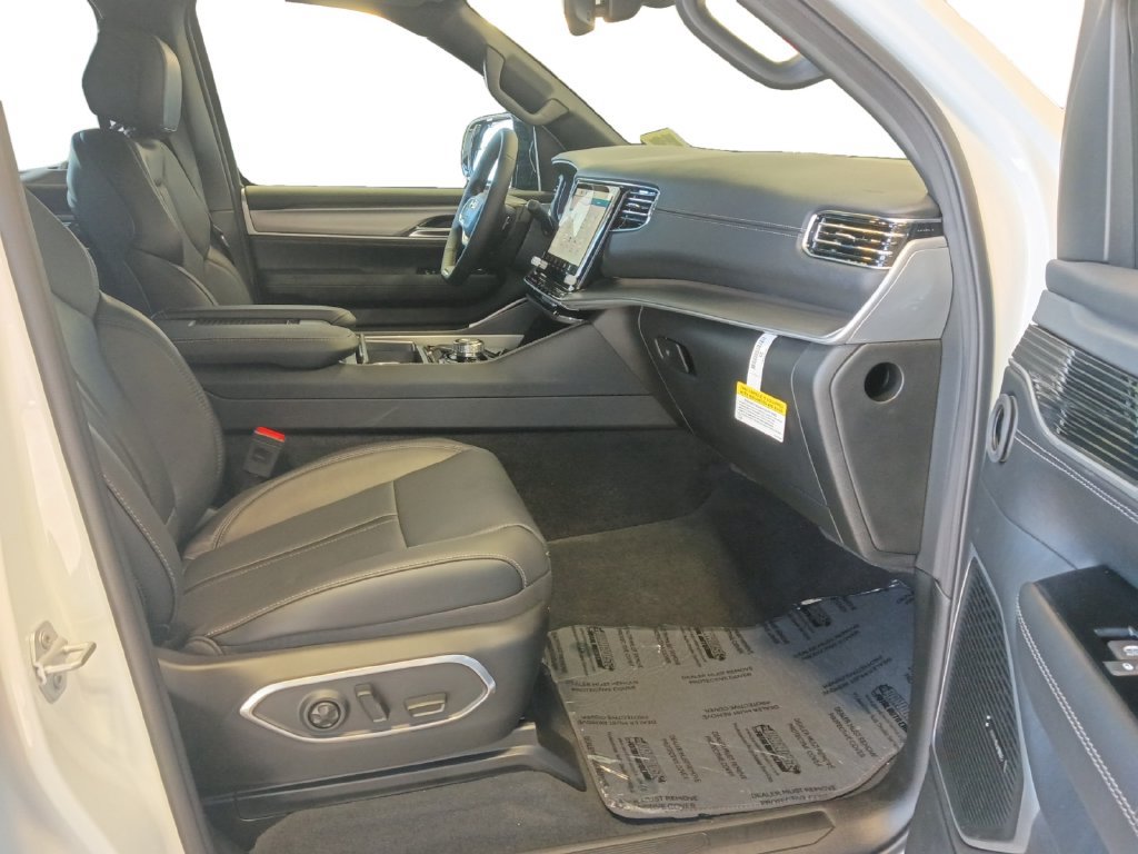 New 2026 Jeep Grand Wagoneer L Limited AWD/4WD image 24