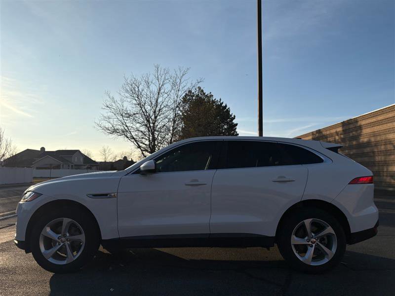 Used 2020 Jaguar F-PACE 25T image 2