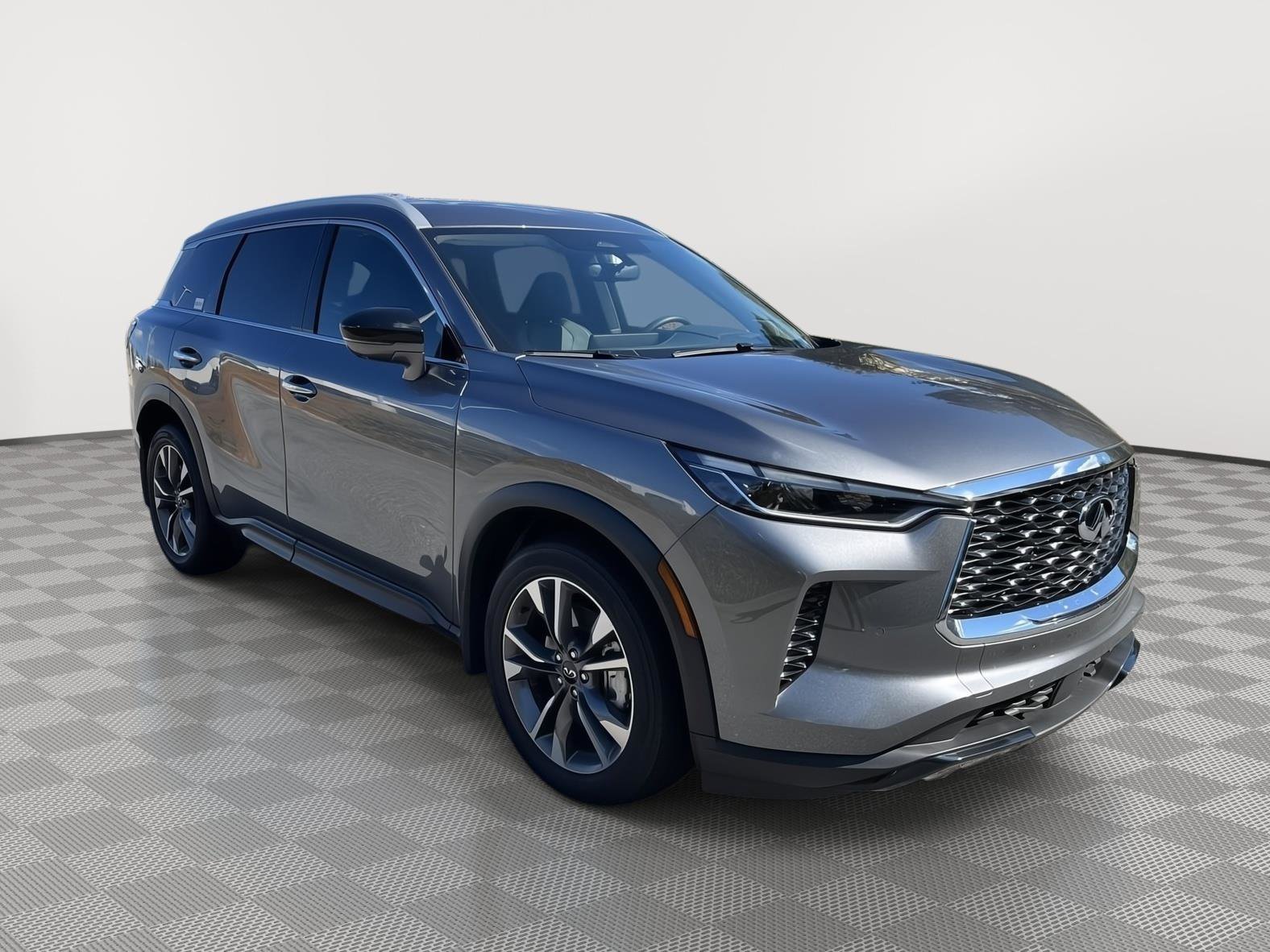 Certified 2025 INFINITI QX60 Luxe w/ Vision Package image 2