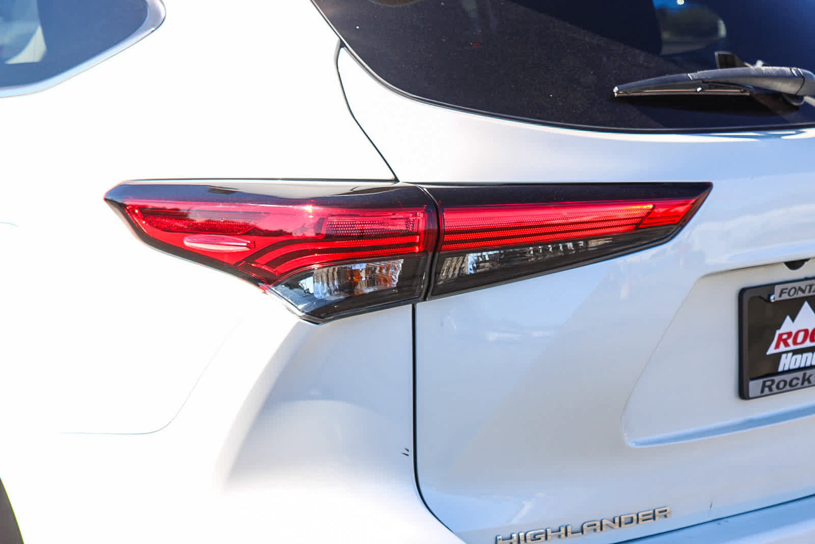 Used 2021 Toyota Highlander XLE AWD/4WD image 9