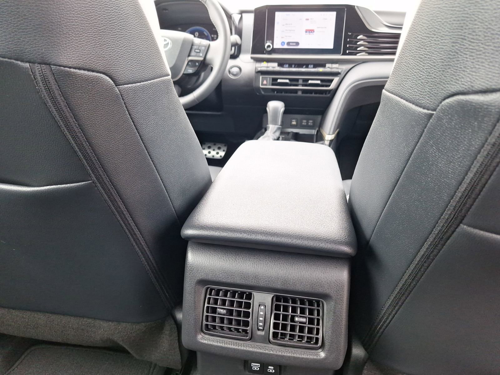 Used 2025 Toyota Camry SE w/ Convenience Package FWD image 31