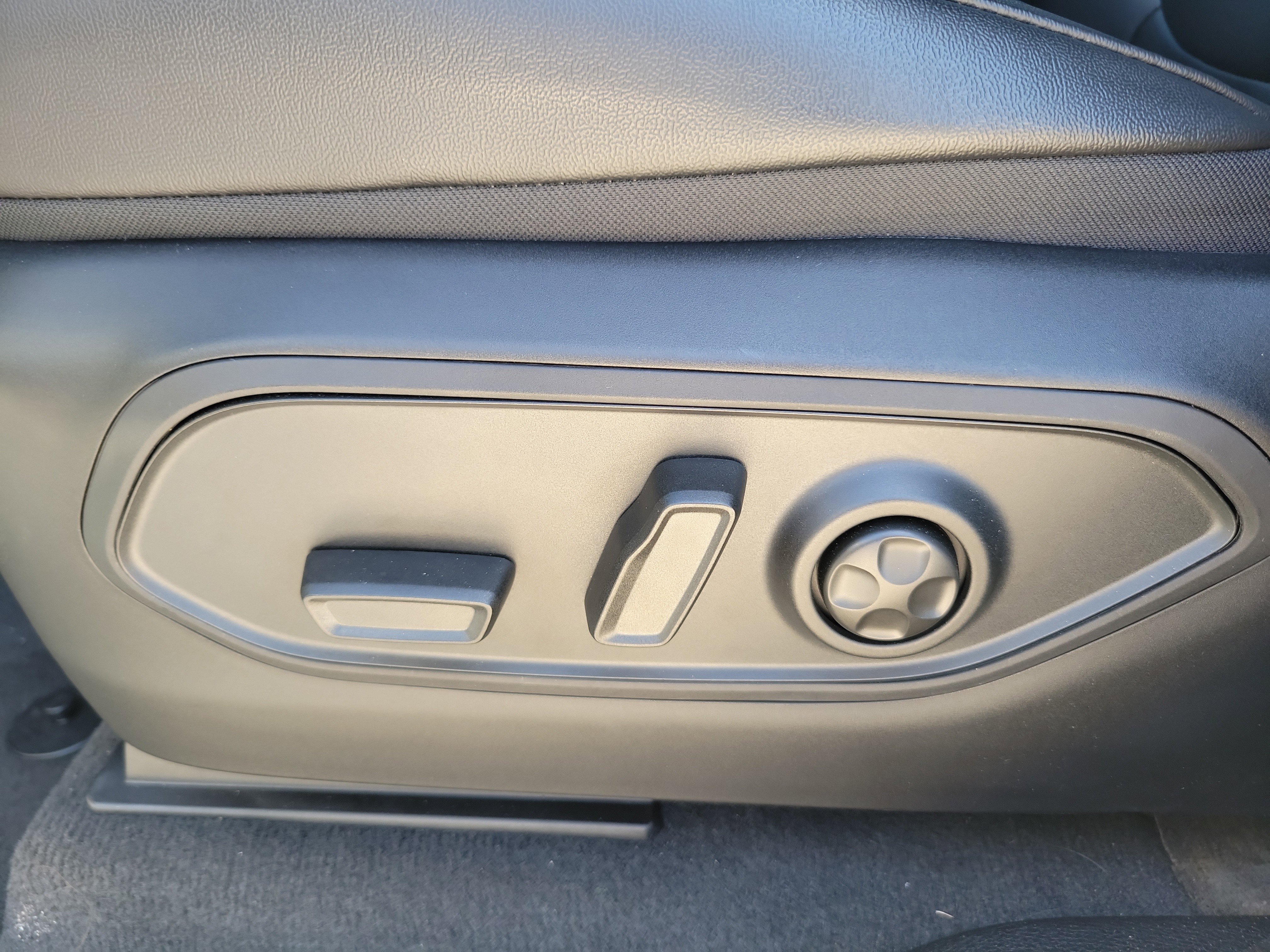 New 2025 Jeep Grand Cherokee L Limited w/ Black Appearance Package image 11