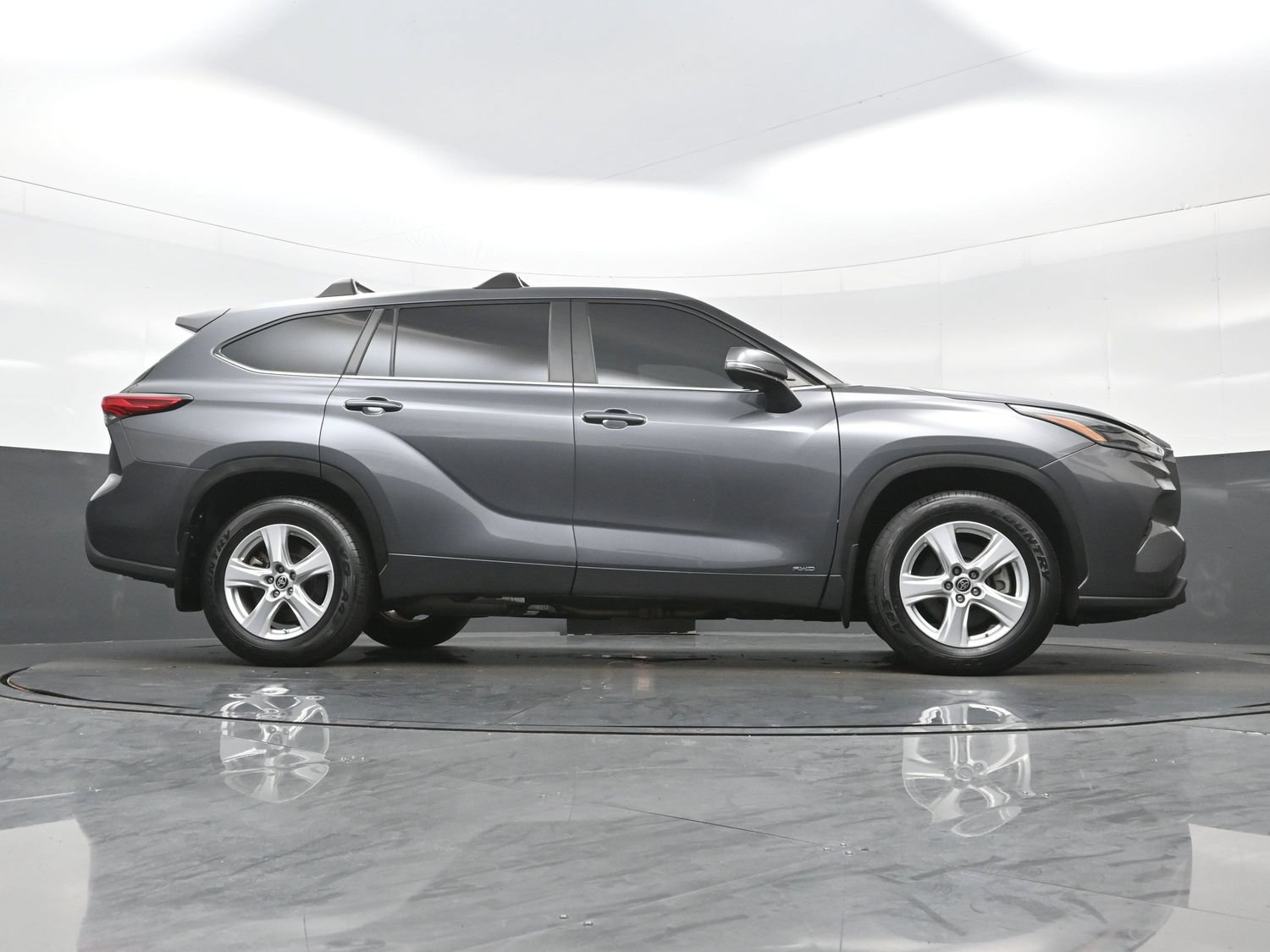 Used 2023 Toyota Highlander LE AWD/4WD image 33