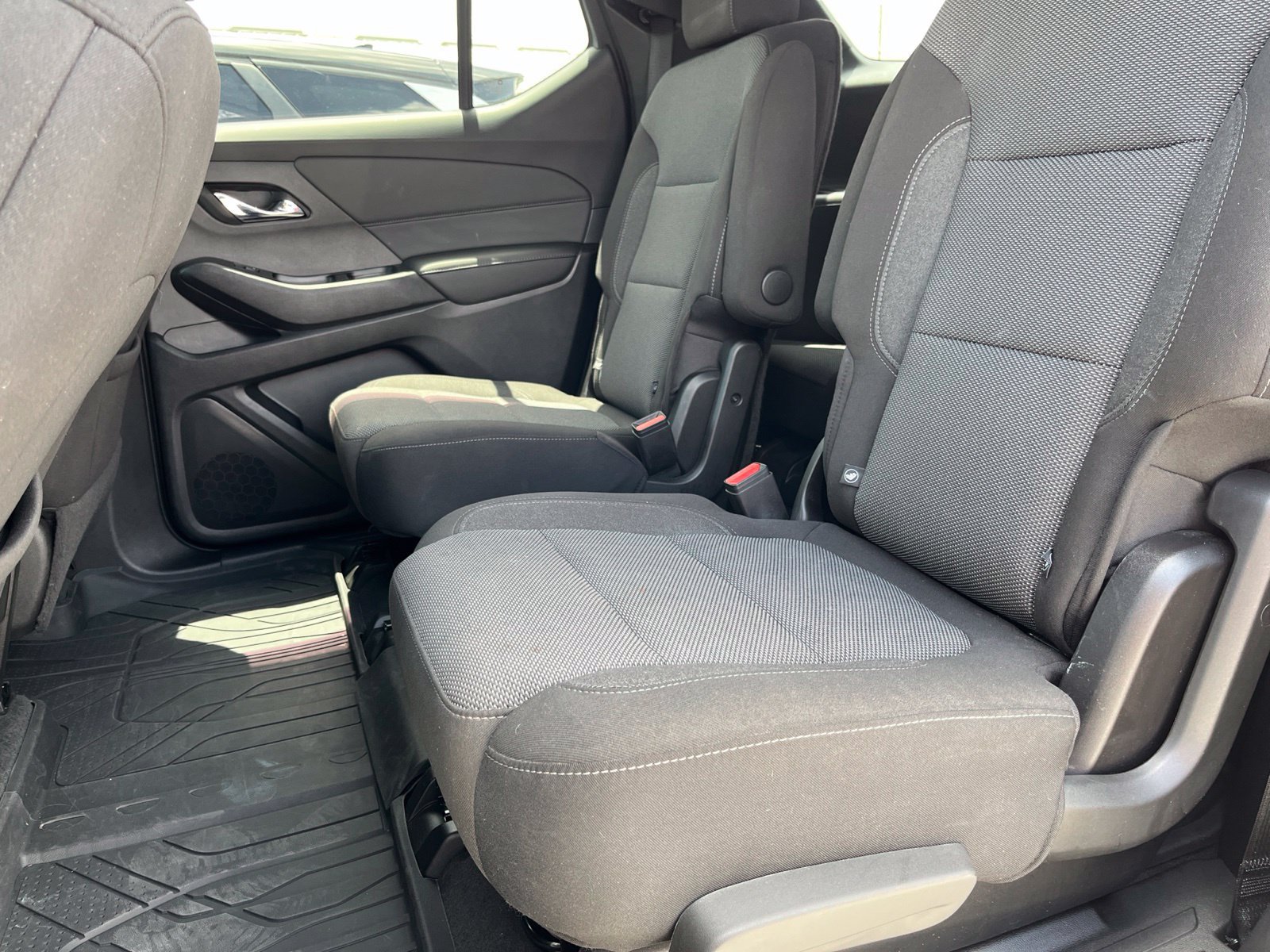 Used 2023 Chevrolet Traverse LT FWD image 12