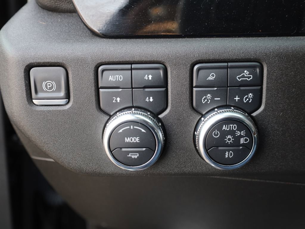 Used 2024 GMC Sierra 1500 SLT w/ X31 Off-Road Package AWD/4WD image 32