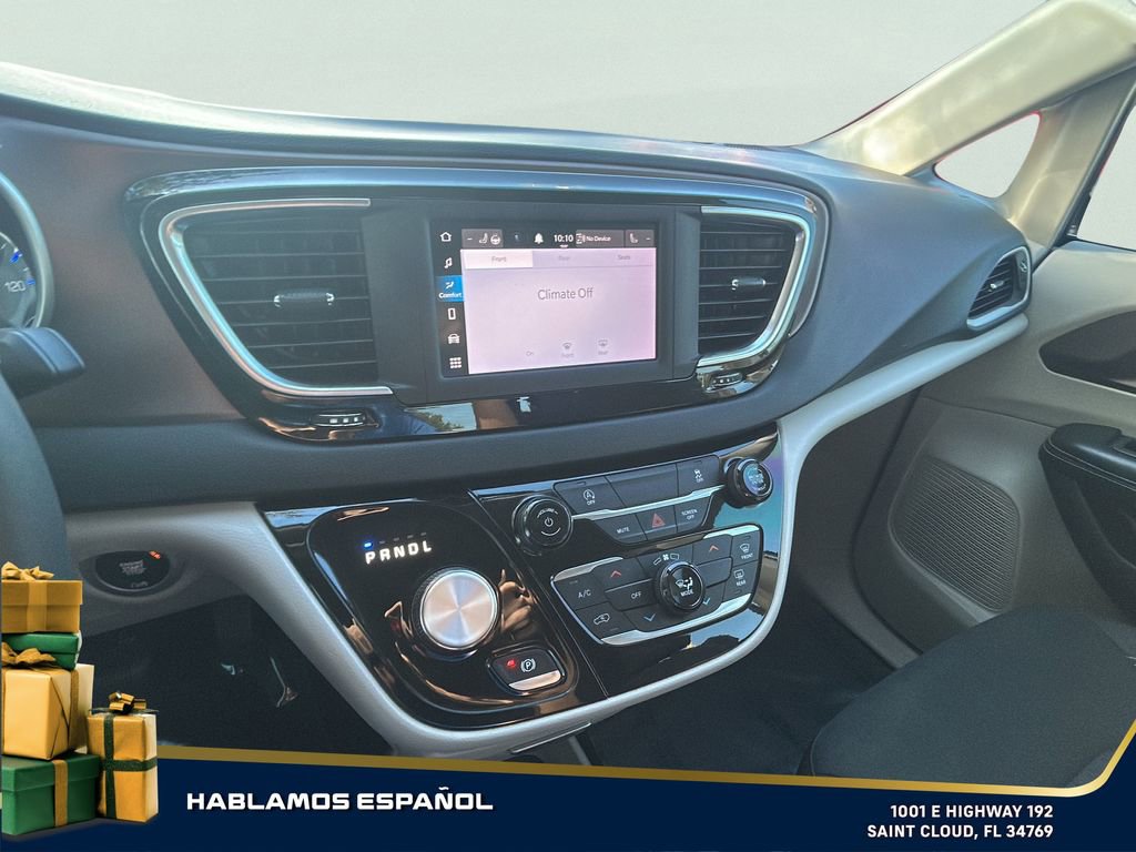 Used 2022 Chrysler Voyager LX image 20