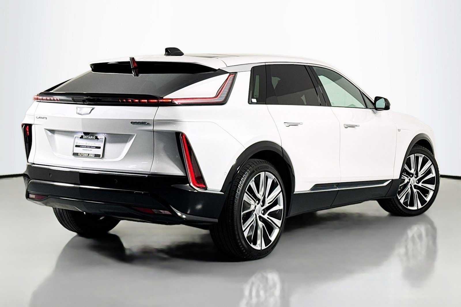 Used 2025 Cadillac Lyriq Luxury w/ LPO, Floor Liner Package AWD/4WD image 12