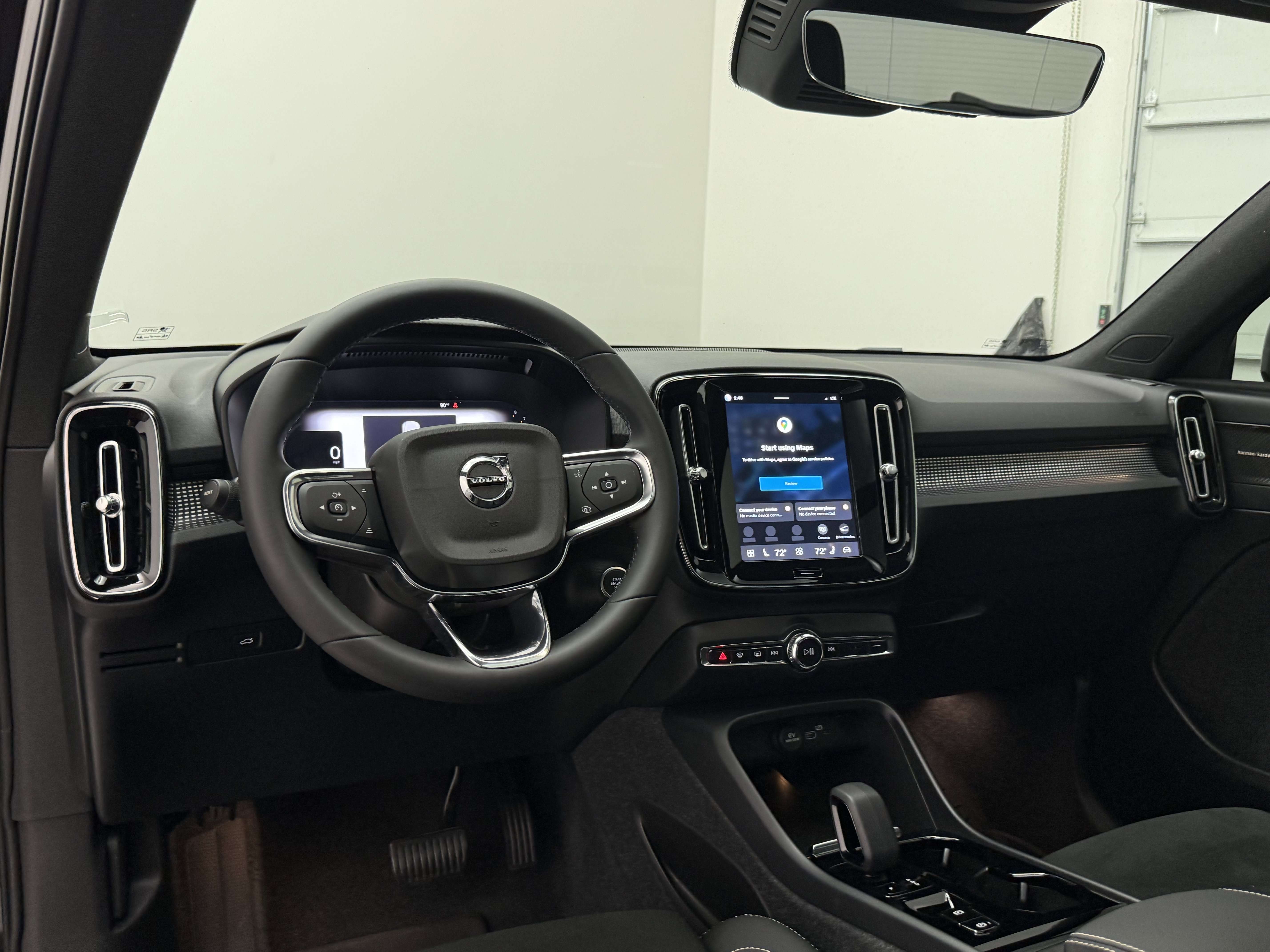 Certified 2023 Volvo XC40 B5 Ultimate w/ Protection Package Premier image 22