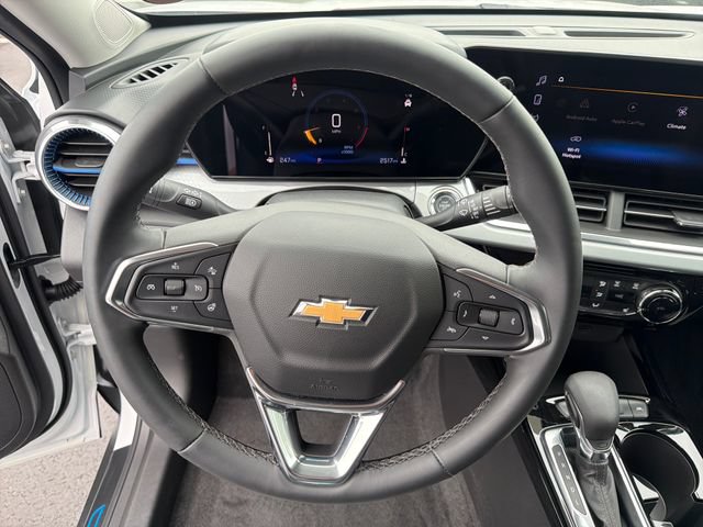 Certified 2025 Chevrolet Trax LT w/ Driver Confidence Package FWD image 16
