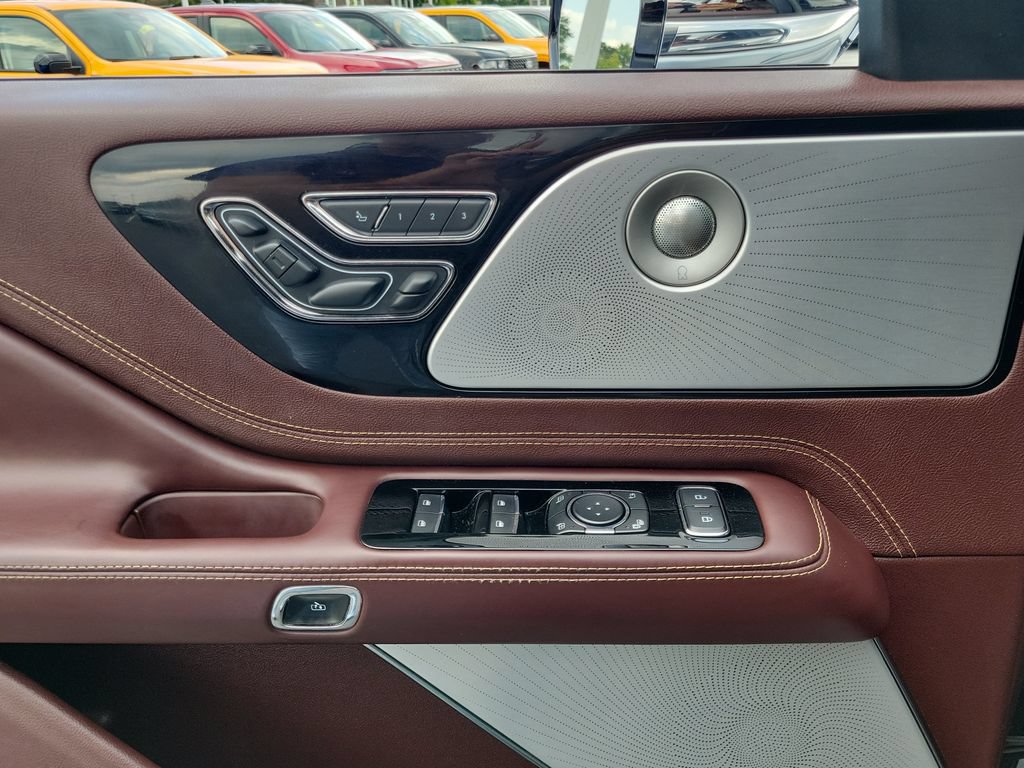 Certified 2022 Lincoln Aviator Black Label w/ Class IV Trailer Tow Package AWD/4WD image 20
