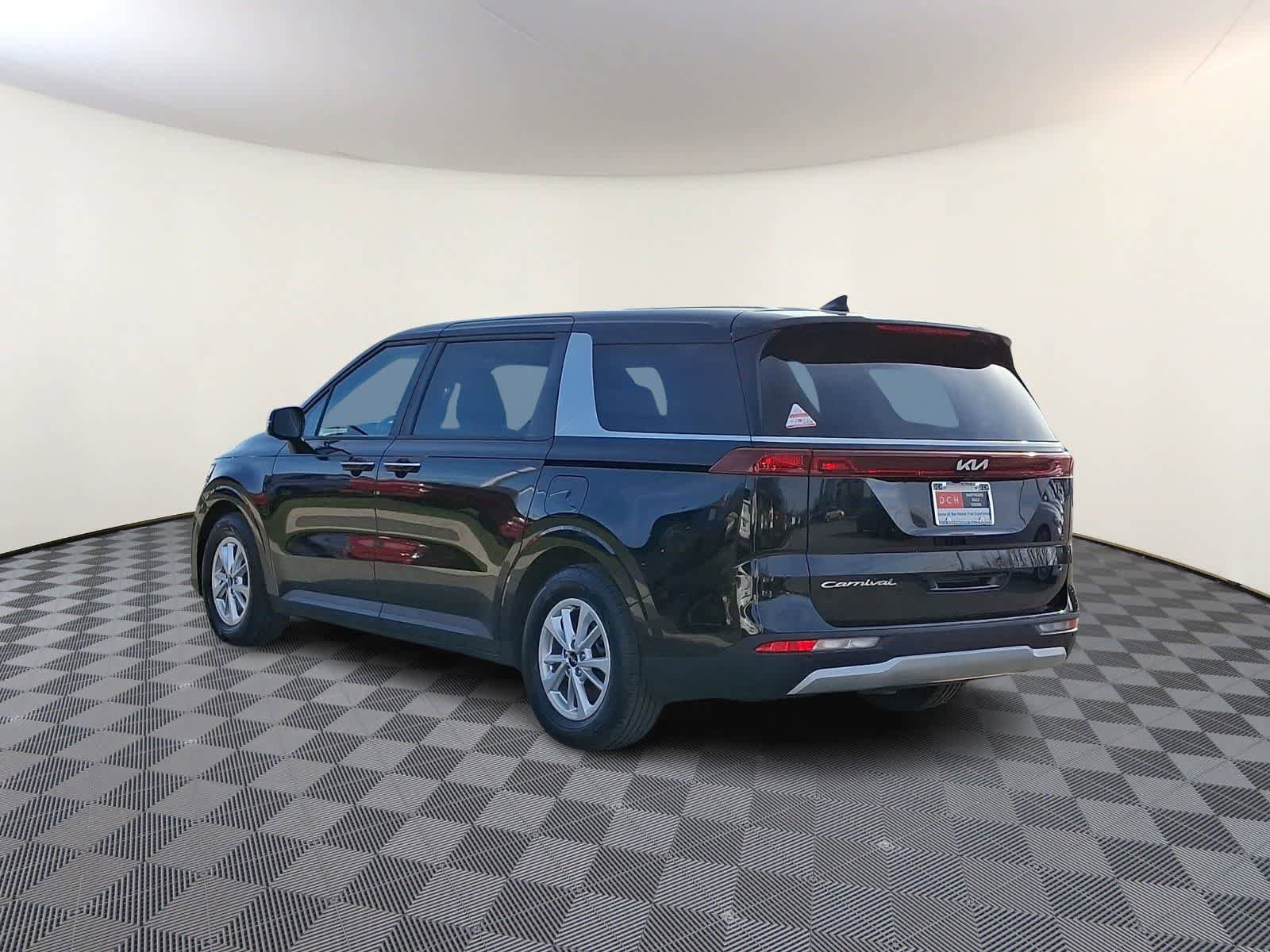 Used 2022 Kia Carnival LX image 7