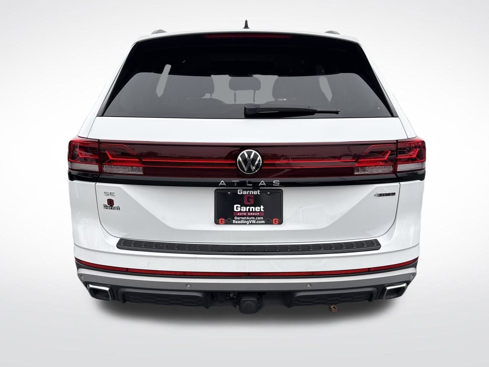 Used 2024 Volkswagen Atlas Peak Edition SE image 4