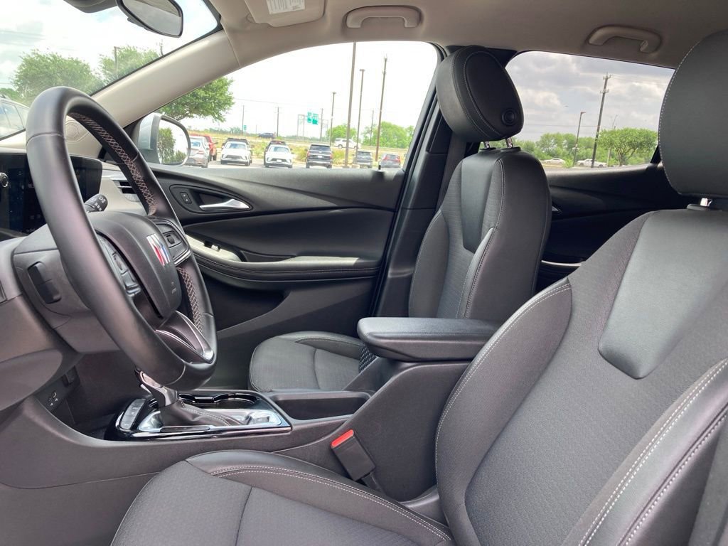 Used 2025 Buick Encore GX Preferred image 9