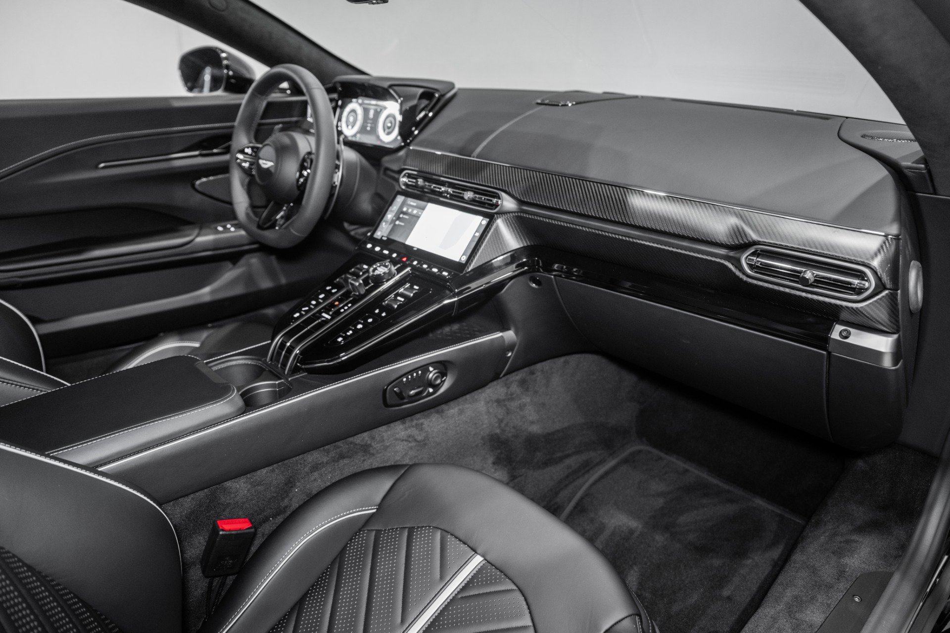 New 2026 Aston Martin V8 Vantage S RWD image 15