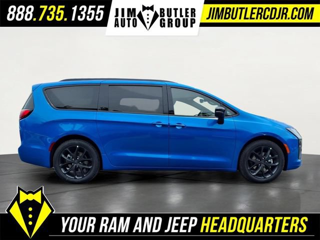 New 2027 Chrysler Pacifica Limited FWD image 2