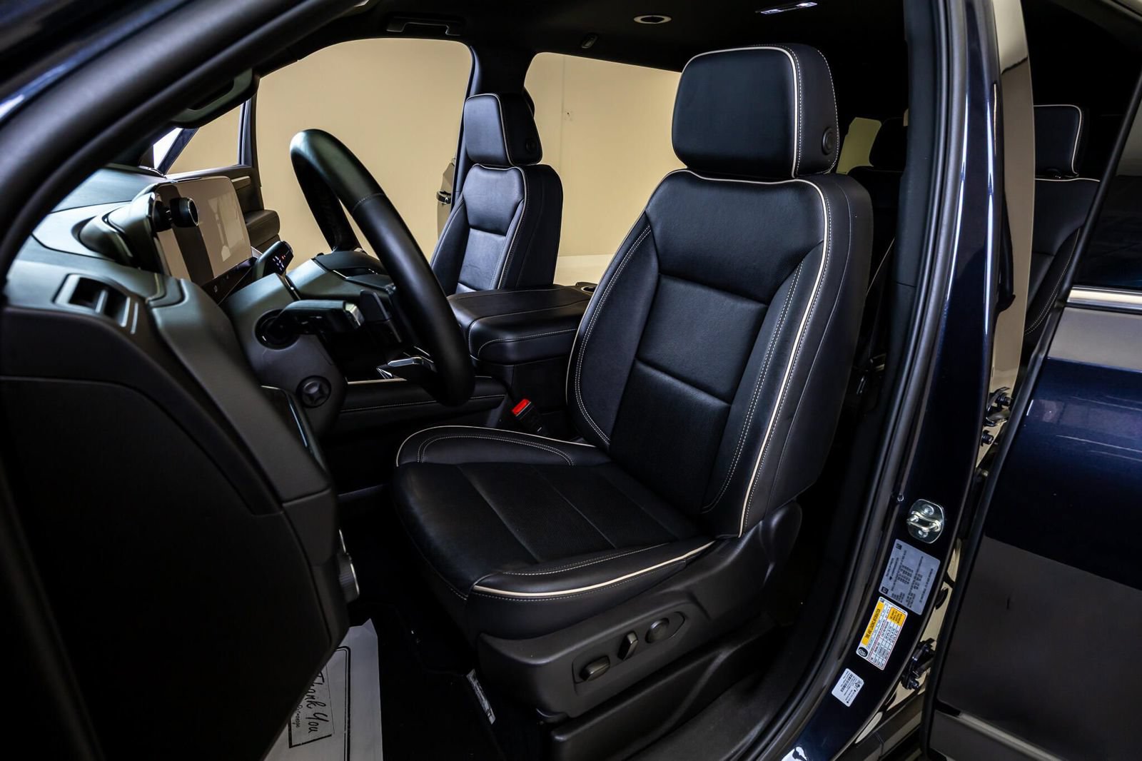 Used 2025 Chevrolet Suburban Premier AWD/4WD image 27
