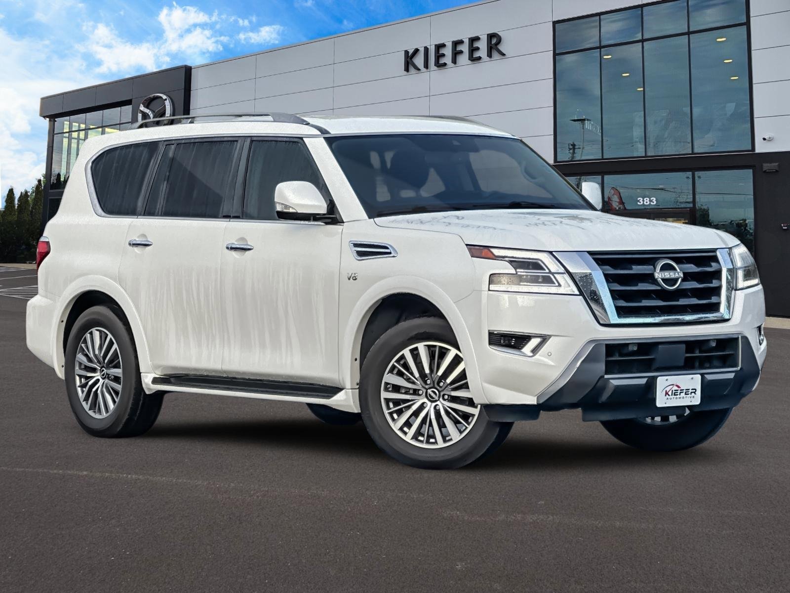 Used 2022 Nissan Armada SV w/ SV Appearance Package image 2