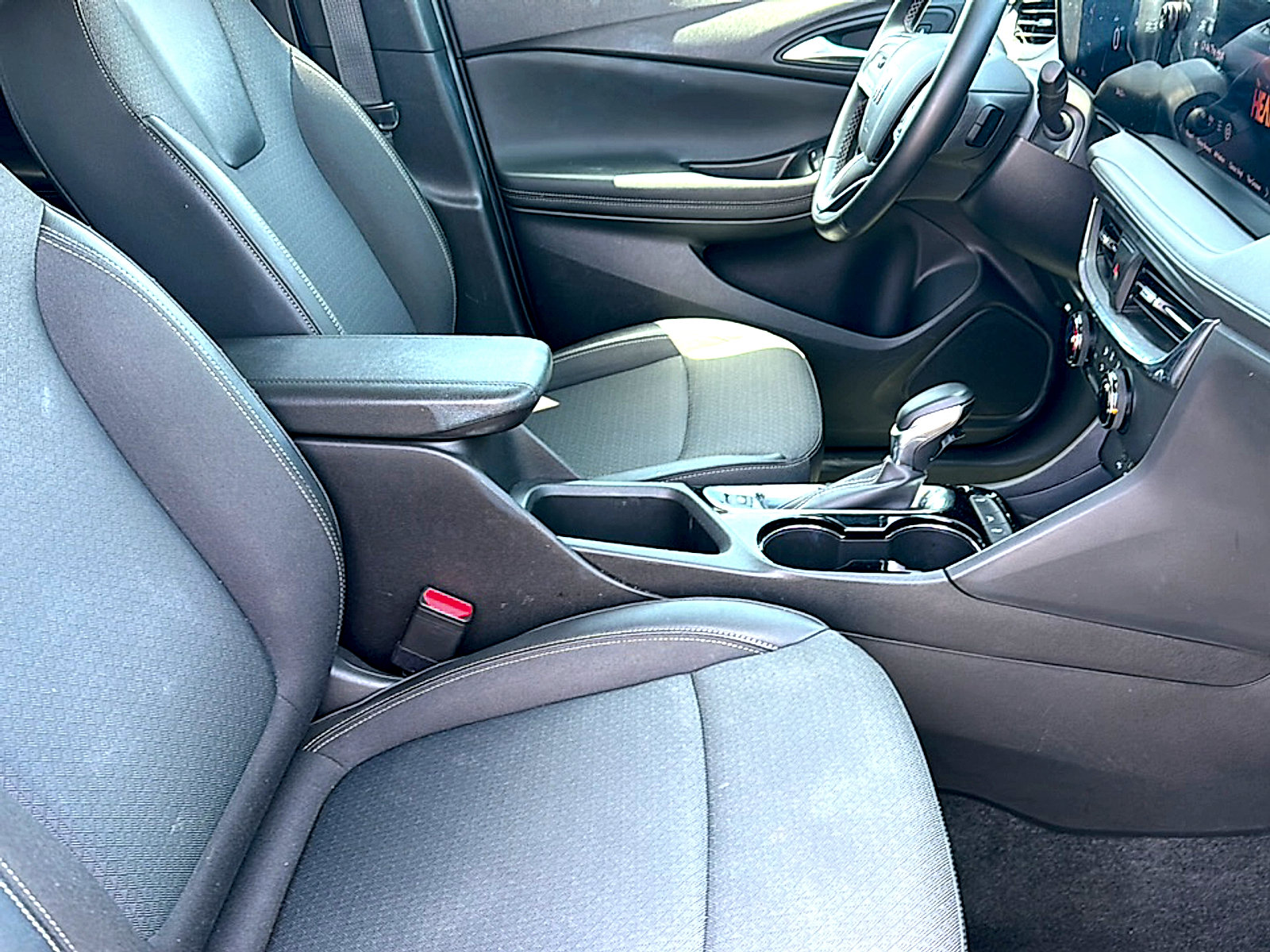 Used 2025 Buick Encore GX Preferred FWD image 23