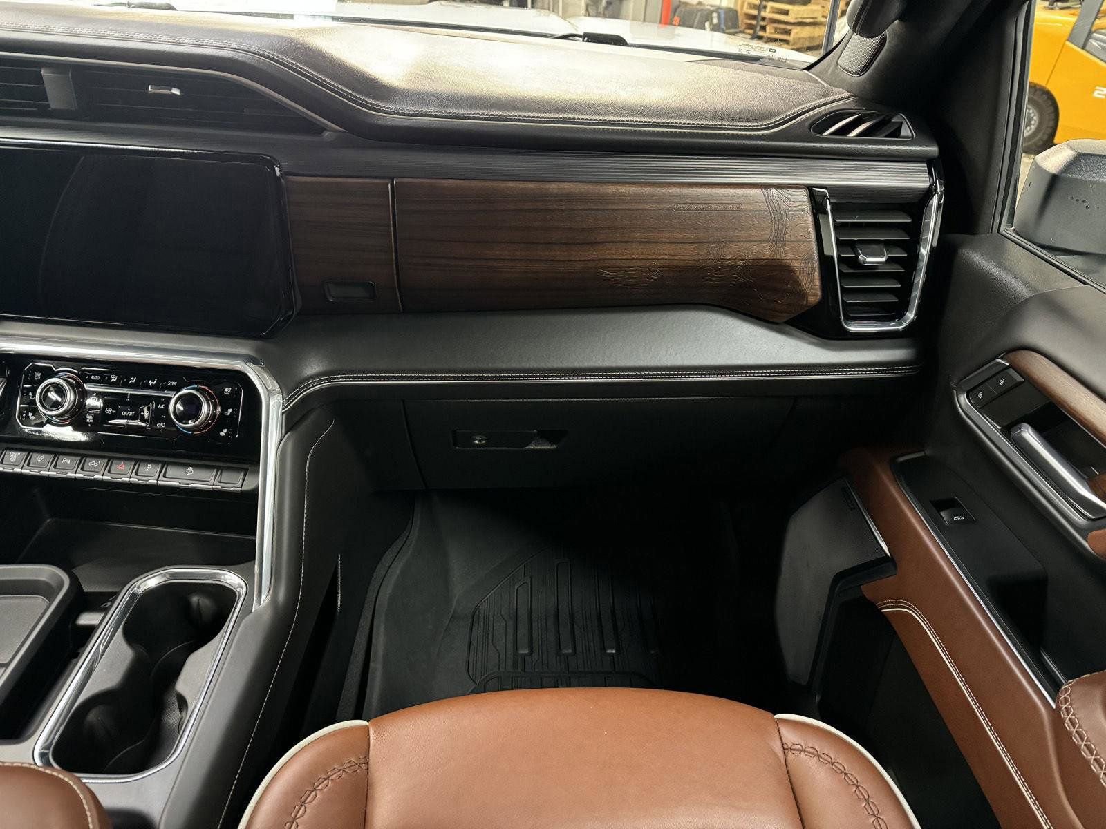 Used 2024 GMC Sierra 3500 Denali Ultimate image 19