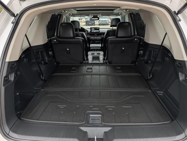 Used 2025 Honda Pilot Touring image 29