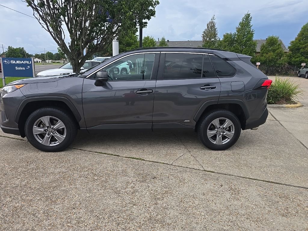 Used 2022 Toyota RAV4 LE AWD/4WD image 10