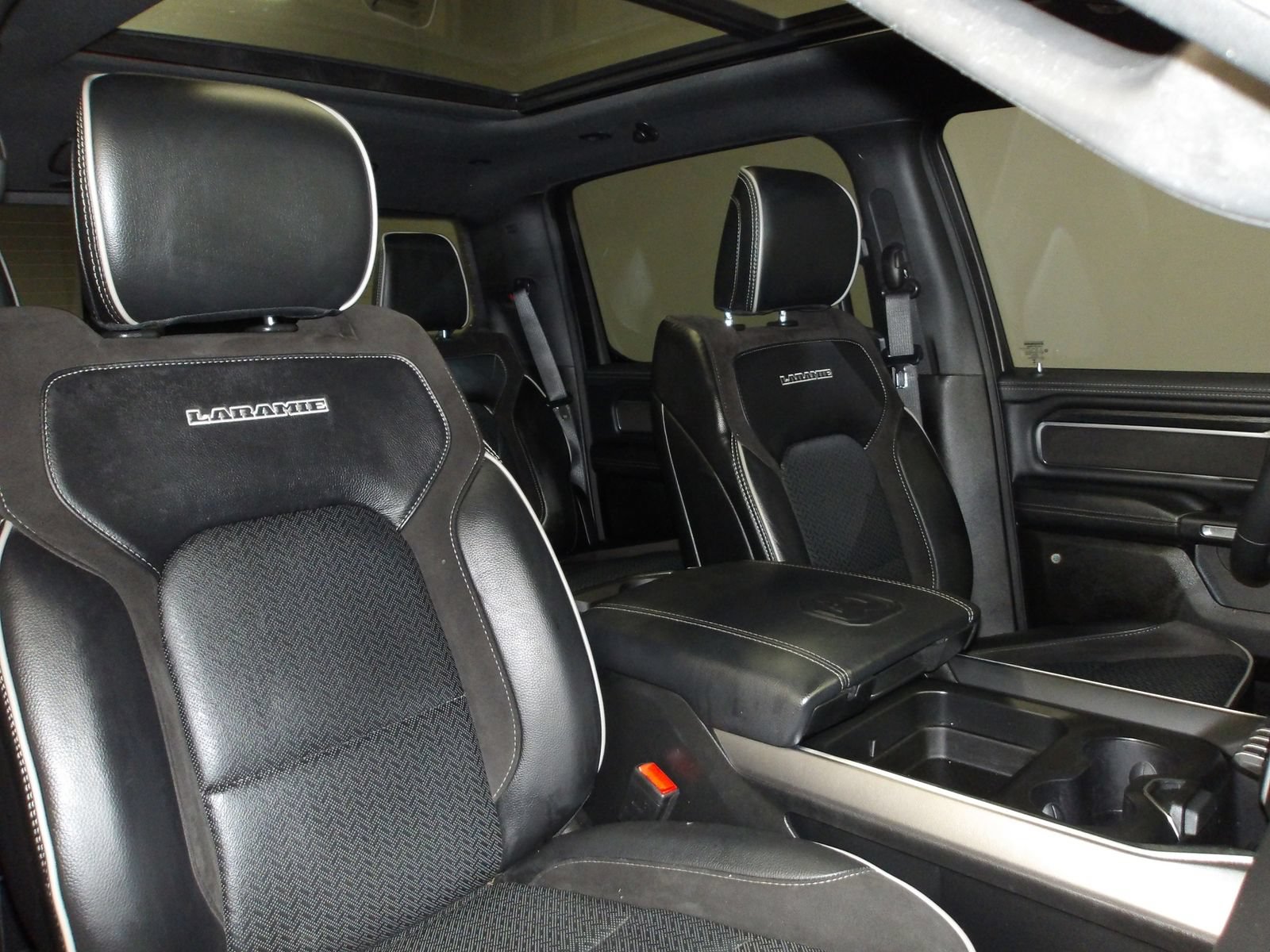 Used 2024 RAM 1500 Laramie AWD/4WD image 17
